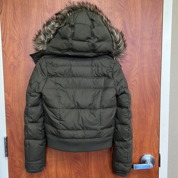 Abercrombie and Fitch puffer jacket small - Picture 7 of 16